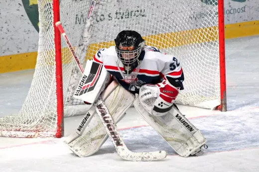 Caneleiras são peças de equipamento muito importantes no hóquei no gelo